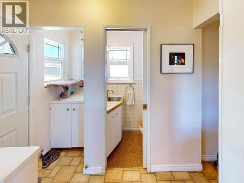 5405 Manson Ave, Powell River, BC - Indoor