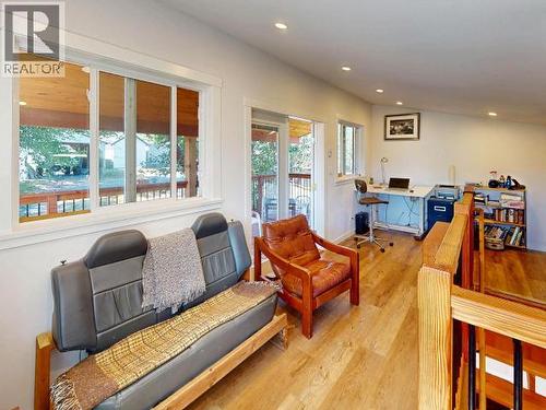 5405 Manson Ave, Powell River, BC - Indoor