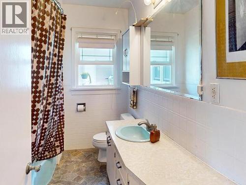 5405 Manson Ave, Powell River, BC - Indoor Photo Showing Bathroom