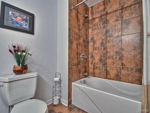 Bathroom - 10 Rue Edward-Langton-Quirk, Gatineau (Aylmer), QC - Indoor Photo Showing Bathroom