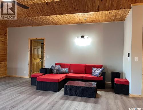224 Pine Drive, Tobin Lake, SK - Indoor Photo Showing Living Room