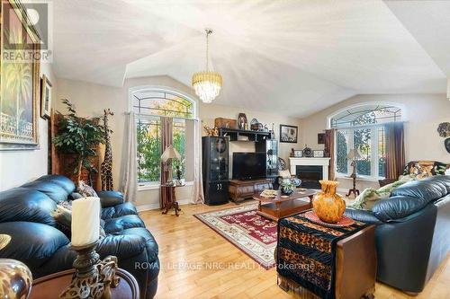 5349 Beaver Valley Way, Niagara Falls (Ascot), ON - Indoor Photo Showing Living Room With Fireplace