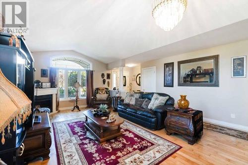 5349 Beaver Valley Way, Niagara Falls (Ascot), ON - Indoor Photo Showing Living Room