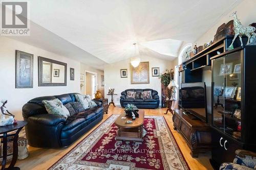 5349 Beaver Valley Way, Niagara Falls (Ascot), ON - Indoor Photo Showing Living Room
