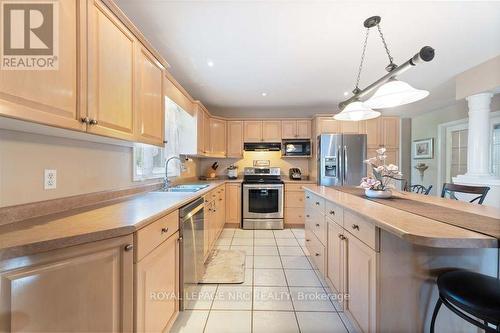 5349 Beaver Valley Way, Niagara Falls (Ascot), ON - Indoor Photo Showing Kitchen With Double Sink
