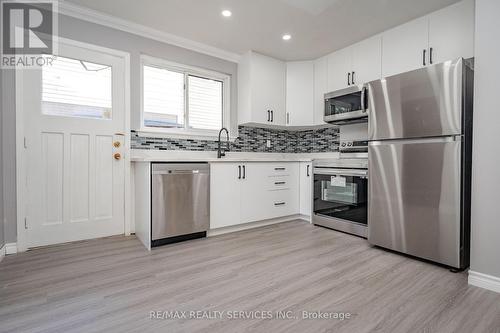 23 Fidelia Crescent, Brampton, ON - Indoor Photo Showing Kitchen