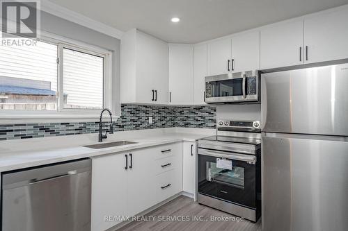 23 Fidelia Crescent, Brampton, ON - Indoor Photo Showing Kitchen With Upgraded Kitchen