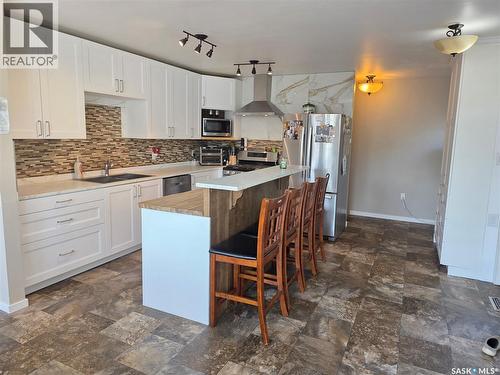 908 Marriott Close, Rosetown, SK - Indoor Photo Showing Kitchen