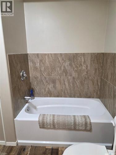 908 Marriott Close, Rosetown, SK - Indoor Photo Showing Bathroom