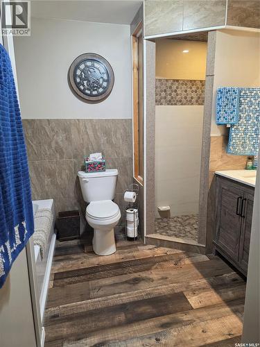 908 Marriott Close, Rosetown, SK - Indoor Photo Showing Bathroom