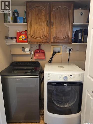 908 Marriott Close, Rosetown, SK - Indoor Photo Showing Laundry Room