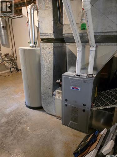 908 Marriott Close, Rosetown, SK - Indoor Photo Showing Basement