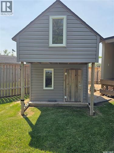 908 Marriott Close, Rosetown, SK - Outdoor