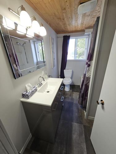 Bathroom - 1334 Rue Boréale, Havre-Saint-Pierre, QC - Indoor Photo Showing Bathroom