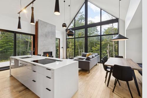 Kitchen - 304  - 15 Imp. Du Cardinal, Lac-Supérieur, QC - Indoor