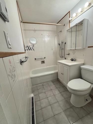 Bathroom - 2642 Rue Hogan, Montréal (Ville-Marie), QC 