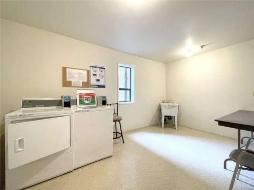 201-550 Bradley St, Nanaimo, BC - Indoor Photo Showing Laundry Room