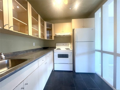 201-550 Bradley St, Nanaimo, BC - Indoor Photo Showing Kitchen
