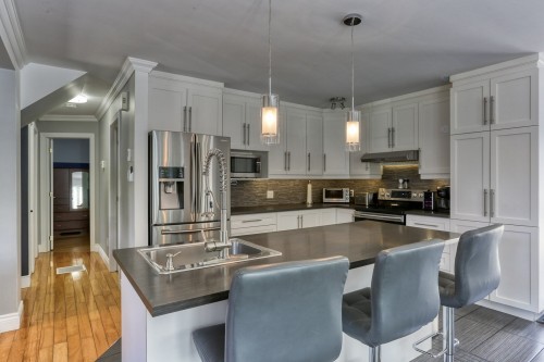 Kitchen - 5200 Rue De L'Église, Notre-Dame-Du-Mont-Carmel, QC - Indoor Photo Showing Kitchen With Upgraded Kitchen