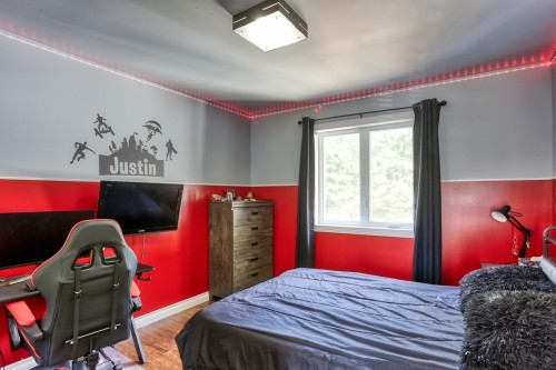 Bedroom - 5200 Rue De L'Église, Notre-Dame-Du-Mont-Carmel, QC - Indoor Photo Showing Bedroom