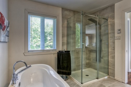 Bathroom - 5200 Rue De L'Église, Notre-Dame-Du-Mont-Carmel, QC - Indoor Photo Showing Bathroom