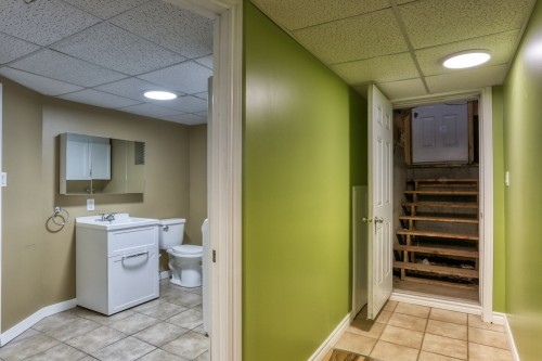 Entry - 5200 Rue De L'Église, Notre-Dame-Du-Mont-Carmel, QC - Indoor Photo Showing Laundry Room