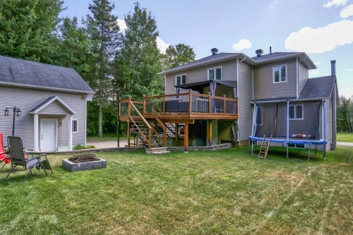 Courtyard - 5200 Rue De L'Église, Notre-Dame-Du-Mont-Carmel, QC - Outdoor