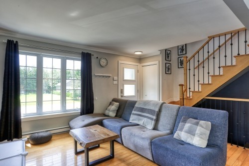 Living Room - 5200 Rue De L'Église, Notre-Dame-Du-Mont-Carmel, QC - Indoor Photo Showing Living Room