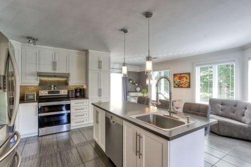 Kitchen - 5200 Rue De L'Église, Notre-Dame-Du-Mont-Carmel, QC - Indoor Photo Showing Kitchen