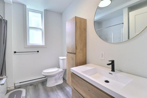 Salle de bains - 1895 Boul. Benoît-Xv, Québec (La Cité-Limoilou), QC - Indoor Photo Showing Bathroom