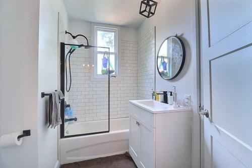 Salle de bains - 1885 Boul. Benoît-Xv, Québec (La Cité-Limoilou), QC - Indoor Photo Showing Bathroom
