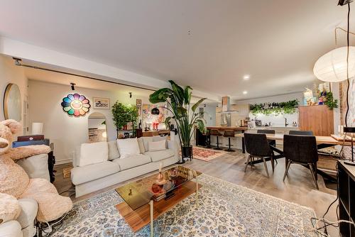Living room - 4644A Av. Royal, Montréal (Côte-Des-Neiges/Notre-Dame-De-Grâce), QC - Indoor Photo Showing Living Room