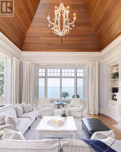 2054 Lakeshore Road E, Oakville (Fd Ford), ON - Indoor Photo Showing Living Room