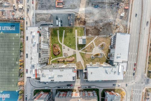 Photo aérienne - 1501-1900 Rue Émile-Martineau, Laval (Laval-Des-Rapides), QC -  With View