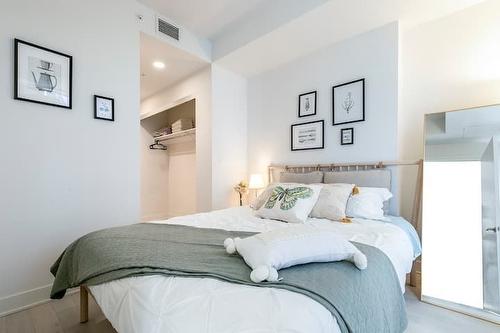 Primary bedroom - 612-1288 Rue St-Antoine O., Montréal (Ville-Marie), QC - Indoor Photo Showing Bedroom