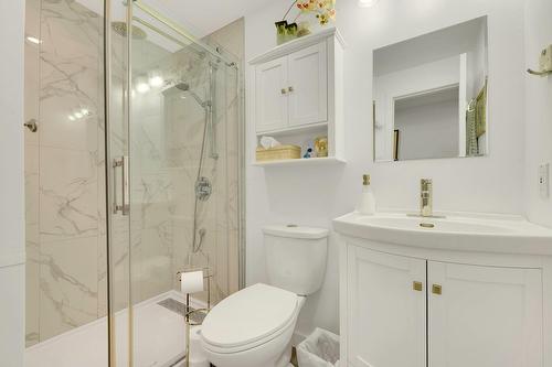 Bathroom - 66 Av. Guindon, Saint-Sauveur, QC - Indoor Photo Showing Bathroom