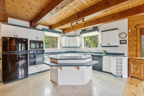 Cuisine - 90 Ch. De L'Iris, Mont-Blanc, QC - Indoor Photo Showing Kitchen