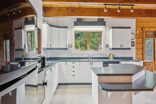 Cuisine - 90 Ch. De L'Iris, Mont-Blanc, QC - Indoor Photo Showing Kitchen With Double Sink
