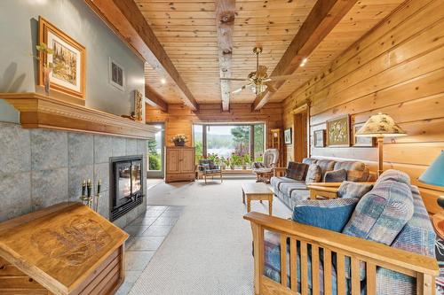 Salon - 90 Ch. De L'Iris, Mont-Blanc, QC - Indoor With Fireplace