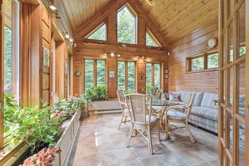 Solarium/Verrière - 90 Ch. De L'Iris, Mont-Blanc, QC - Indoor Photo Showing Dining Room