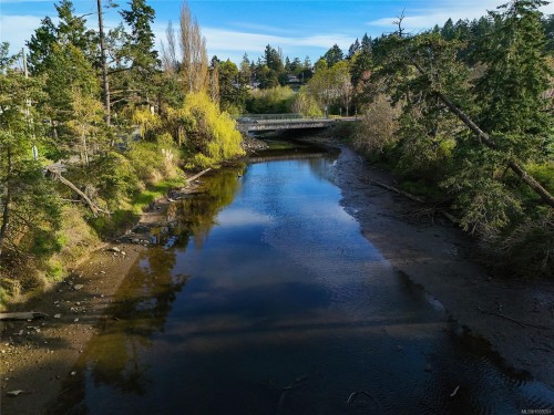 299 Gull Rd, View Royal, BC 