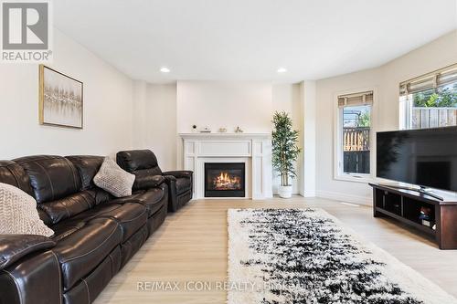 3190 Pomeroy Lane, London South (South V), ON - Indoor Photo Showing Living Room With Fireplace