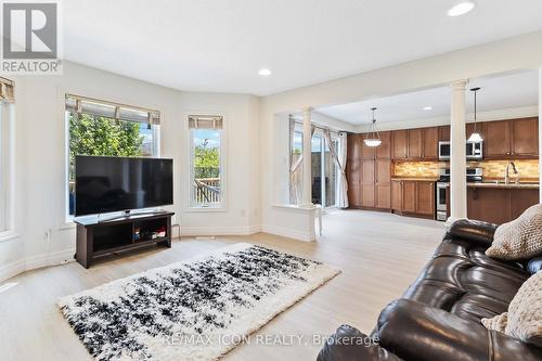 3190 Pomeroy Lane, London South (South V), ON - Indoor Photo Showing Living Room
