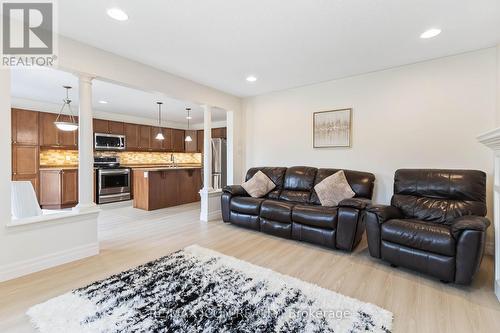 3190 Pomeroy Lane, London South (South V), ON - Indoor Photo Showing Living Room