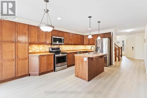 3190 Pomeroy Lane, London South (South V), ON - Indoor Photo Showing Kitchen