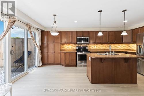 3190 Pomeroy Lane, London South (South V), ON - Indoor Photo Showing Kitchen With Double Sink With Upgraded Kitchen
