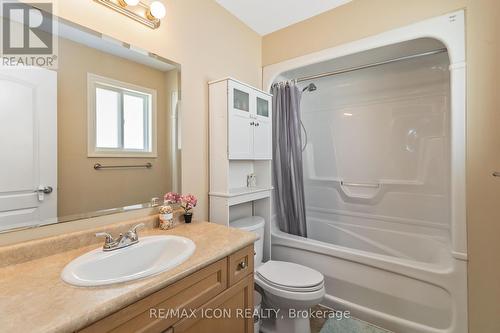 3190 Pomeroy Lane, London South (South V), ON - Indoor Photo Showing Bathroom