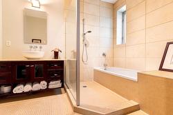 Ensuite bathroom - 