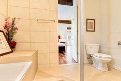 Salle de bains attenante à la CCP - 