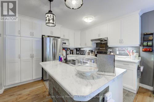 3 - 176 Ferguson Drive, Woodstock (Woodstock - South), ON - Indoor Photo Showing Kitchen With Double Sink